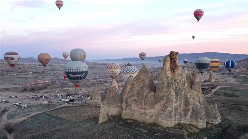Letztes Jahr haben 754 Tausend 98 Menschen an Ballonfahrten in Kappadokien teilgenommen.