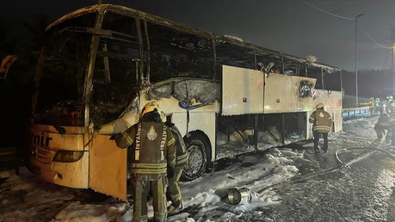 Požiar, ktorý vypukol v medzimestskom osobnom autobuse idúcom v Istanbule, bol uhasený