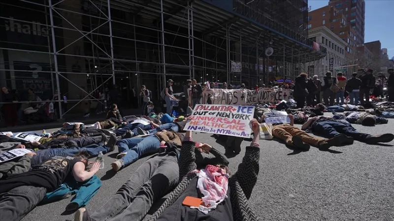 V USA sa pred sídlom spoločnosti Palantir, ktorá vyrába technológie na sledovanie s využitím umelej inteligencie pre Izrael, konal protest