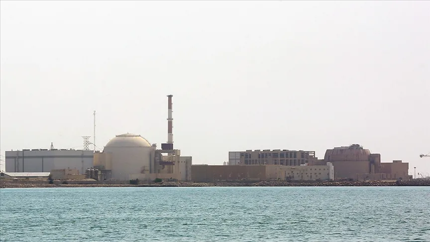 Íránská agentura pro atomovou energii: Při útoku USA a Izraele zasáhla raketa areál jaderné elektrárny v Bushehru