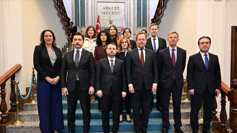 التقى وزير العدل غورليك بوزير العدل والأمن الهولندي فان ويل