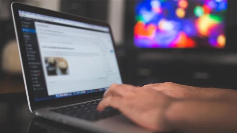 Le partage de contenus violents sur les réseaux sociaux augmente le risque pour les agresseurs de se faire remarquer