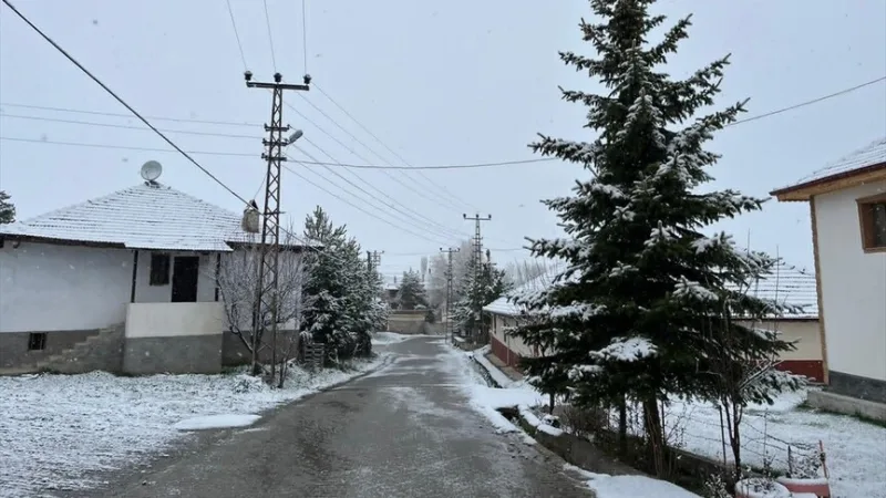 W wyższych partiach Çankırı i Karabük spadł śnieg