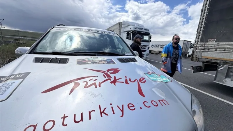 Das Team der Ost-West-Freundschafts- und Seidenstraßen-Rallye ist von Ardahan nach Georgien weitergefahren